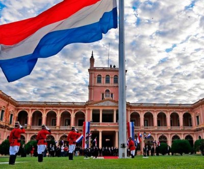 Paraguaios comemoram 210 anos de independência do país