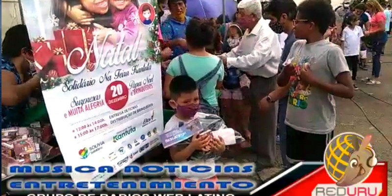 Crianças imigrantes festejam o Natal na Feira Kantuta em SP