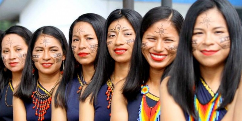 Primeira promoção de mulheres indigenas amazônicas  graduadas na polícia equatoriana