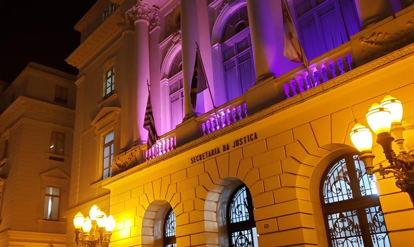 Secretaria da Justiça realiza revoada de balões em homenagem ao Outubro Rosa