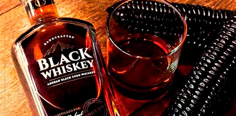 Orgulho peruano: whisky feito de milho roxo é eleito o melhor do mundo
